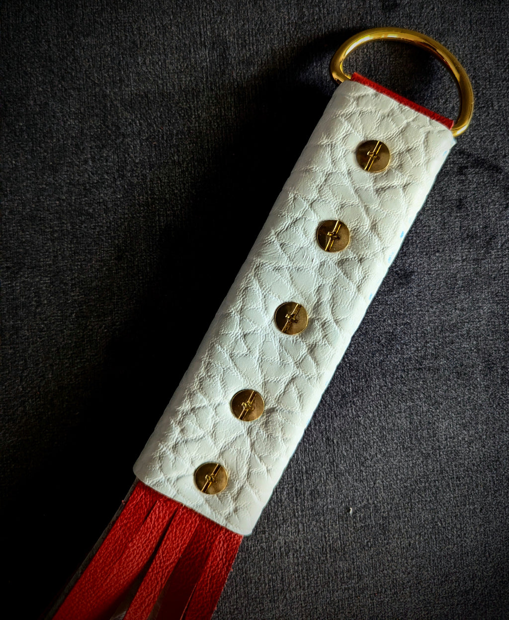Flogger en cuir 18 po - rouge et blanc