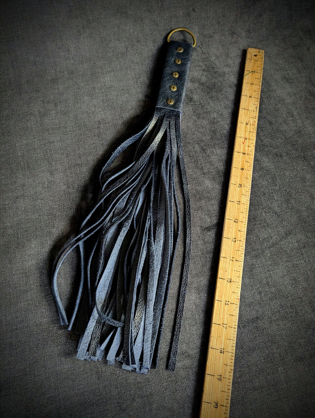 Flogger en cuir 18 po - Bleu marin
