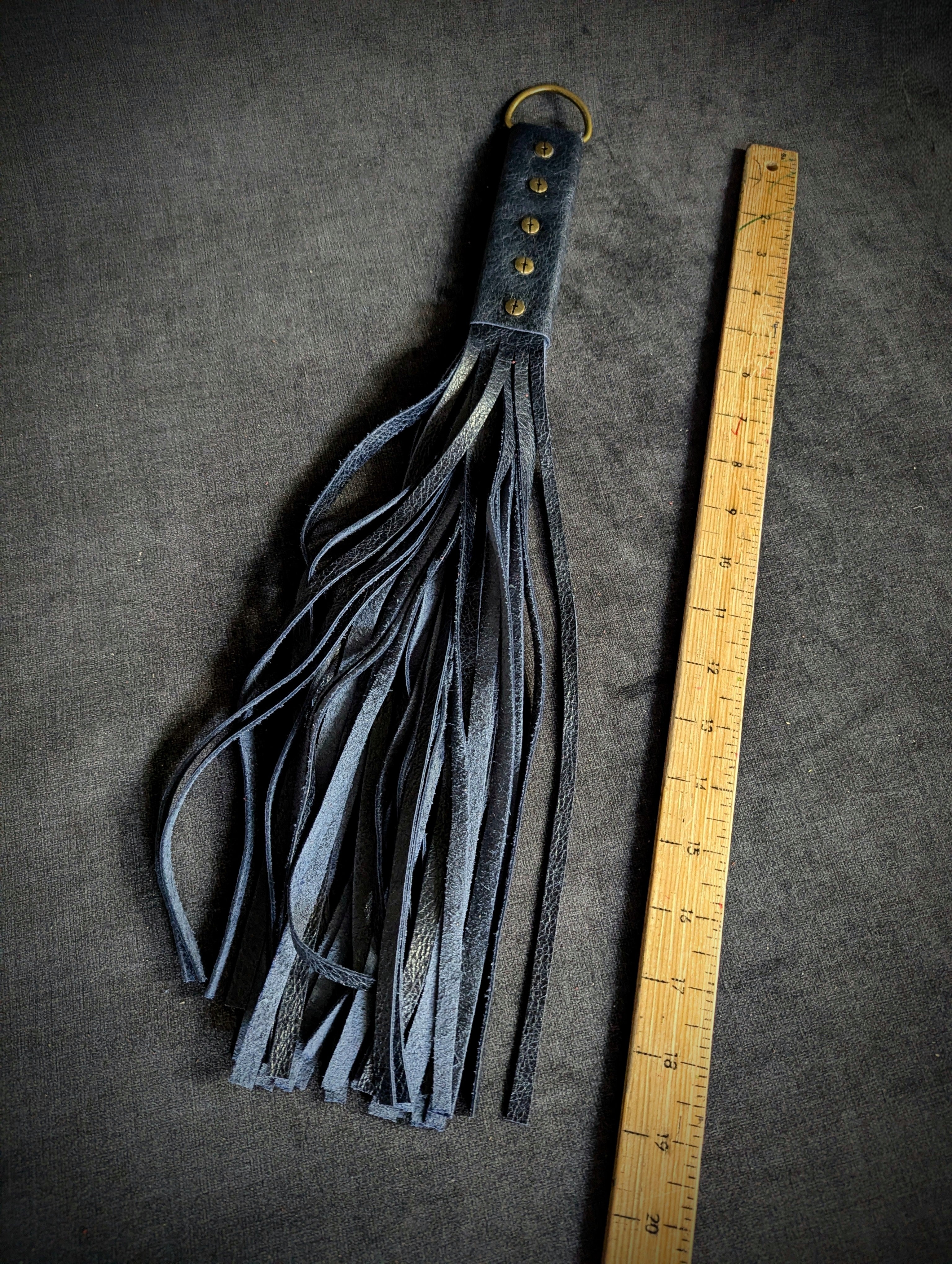 Flogger en cuir 18 po - Bleu marin