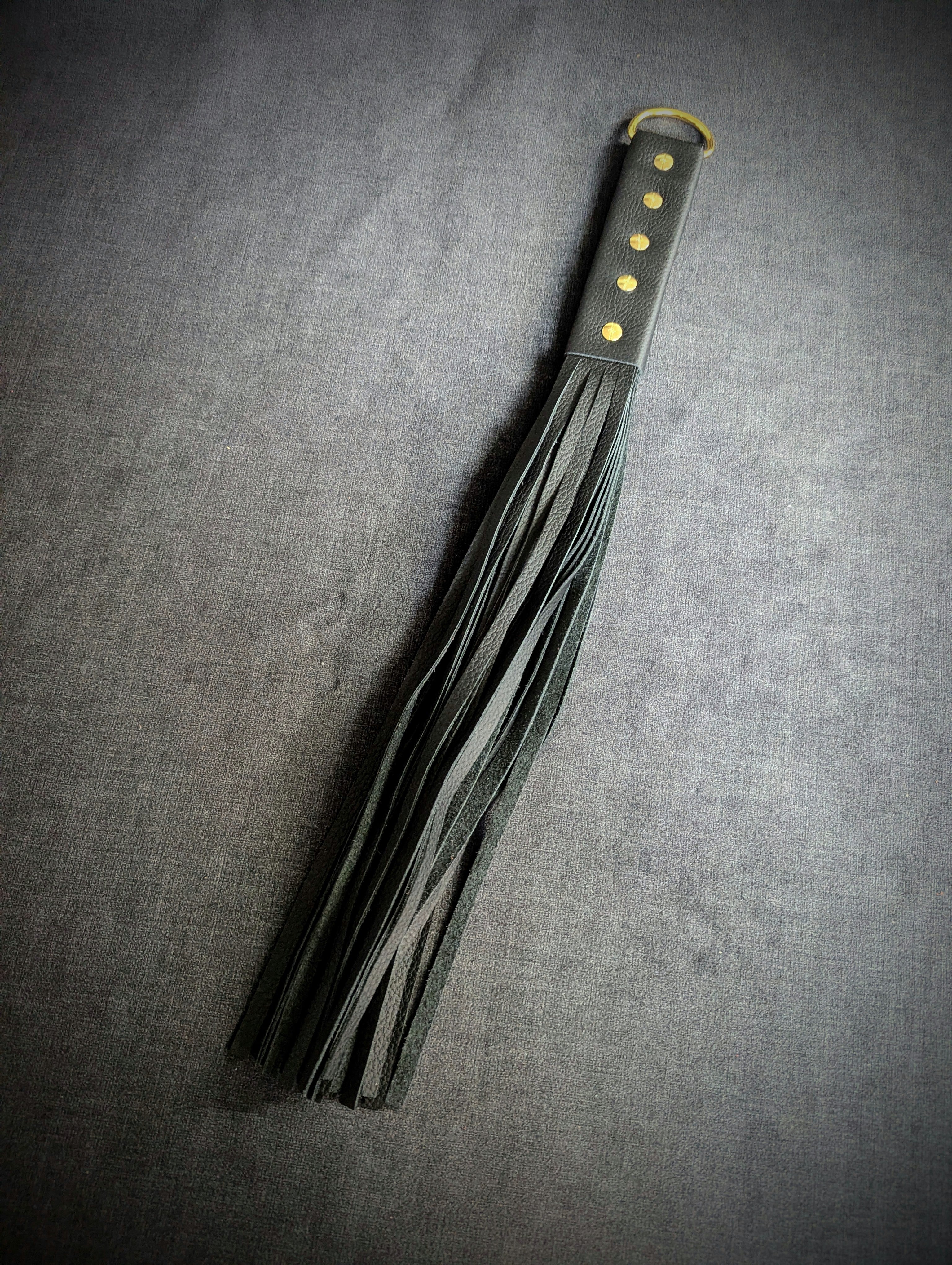 Flogger en cuir 18 po - Noir