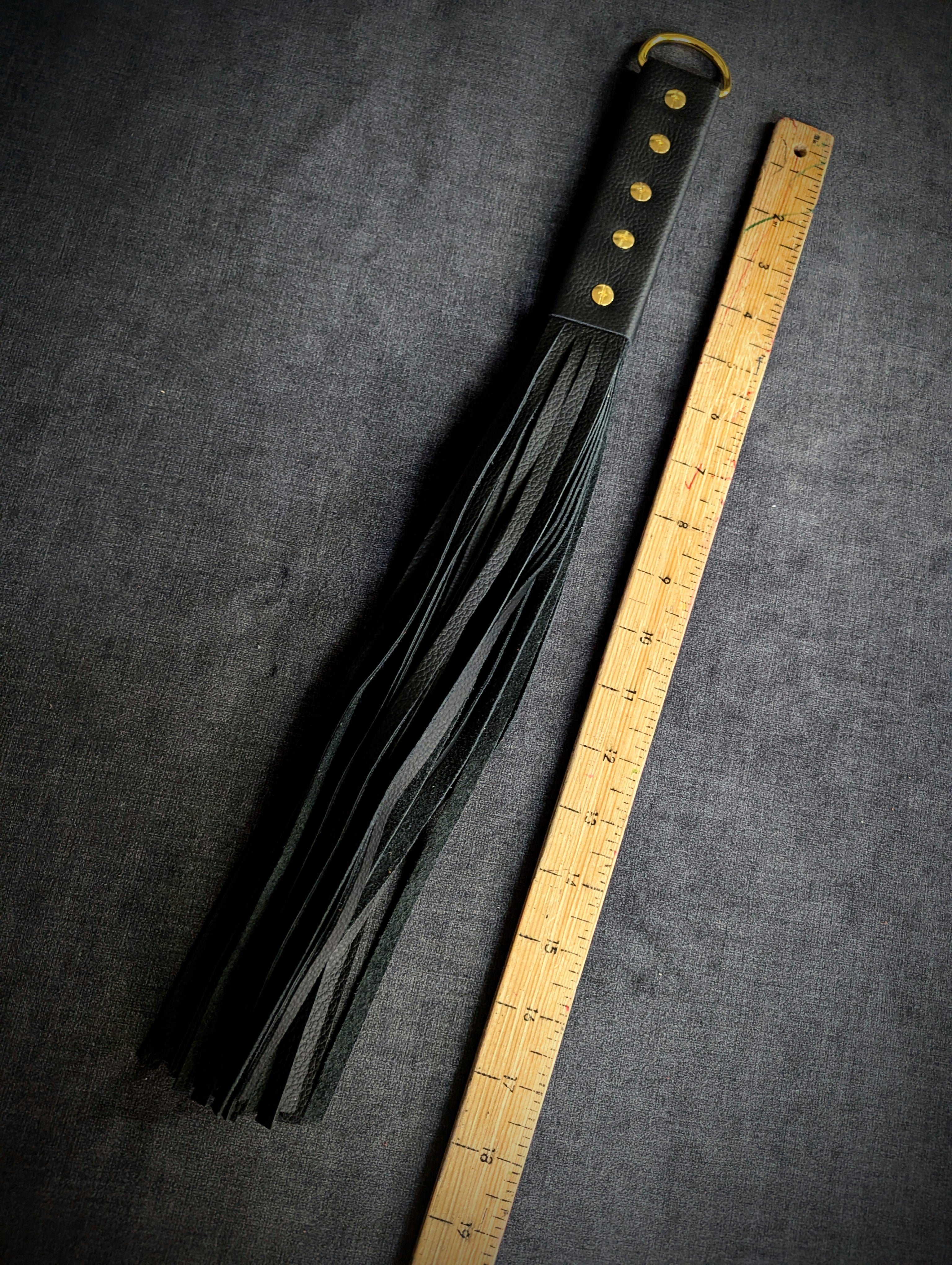 Flogger en cuir 18 po - Noir