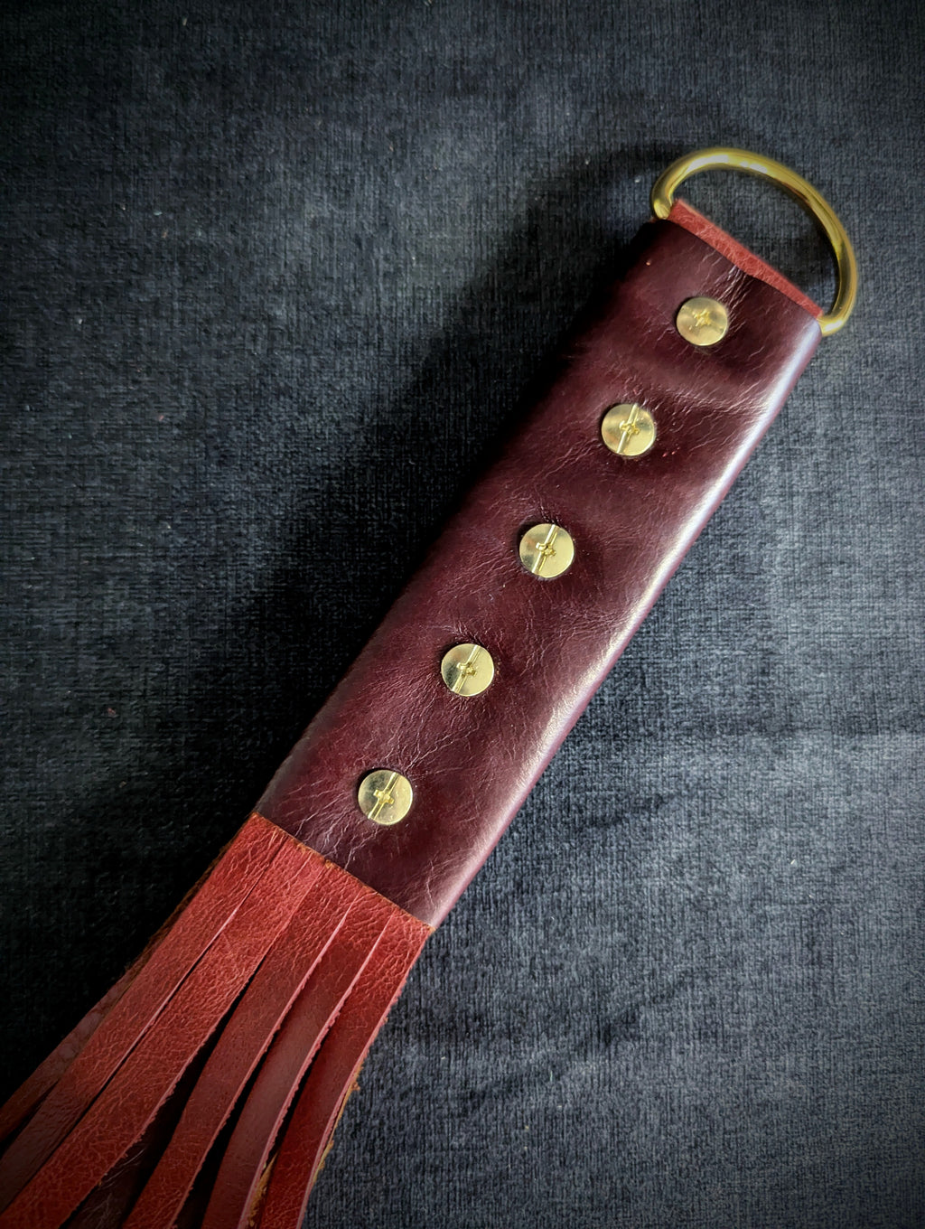 Flogger en cuir 18 po - rouge profond