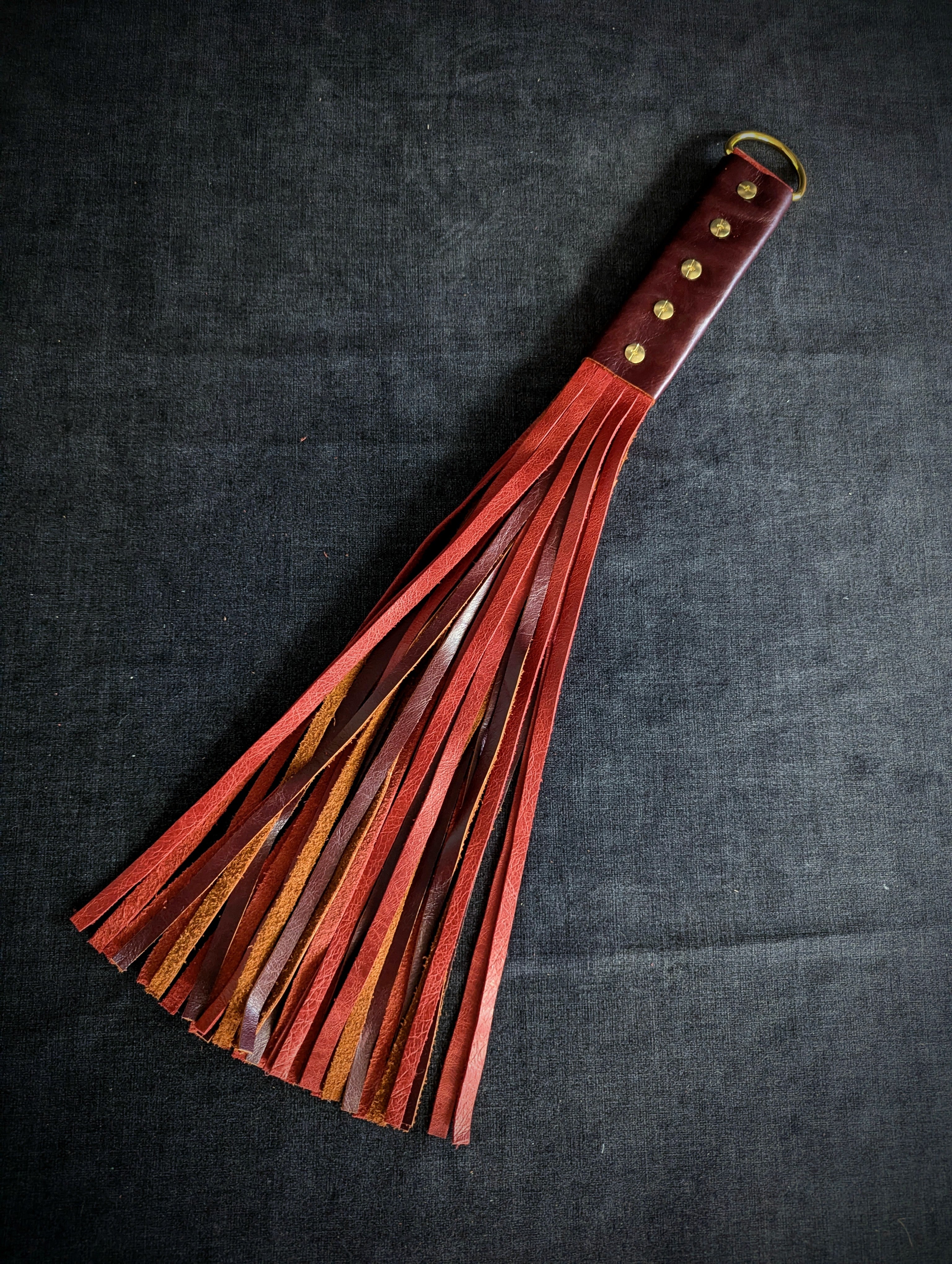 Flogger en cuir 18 po - rouge profond