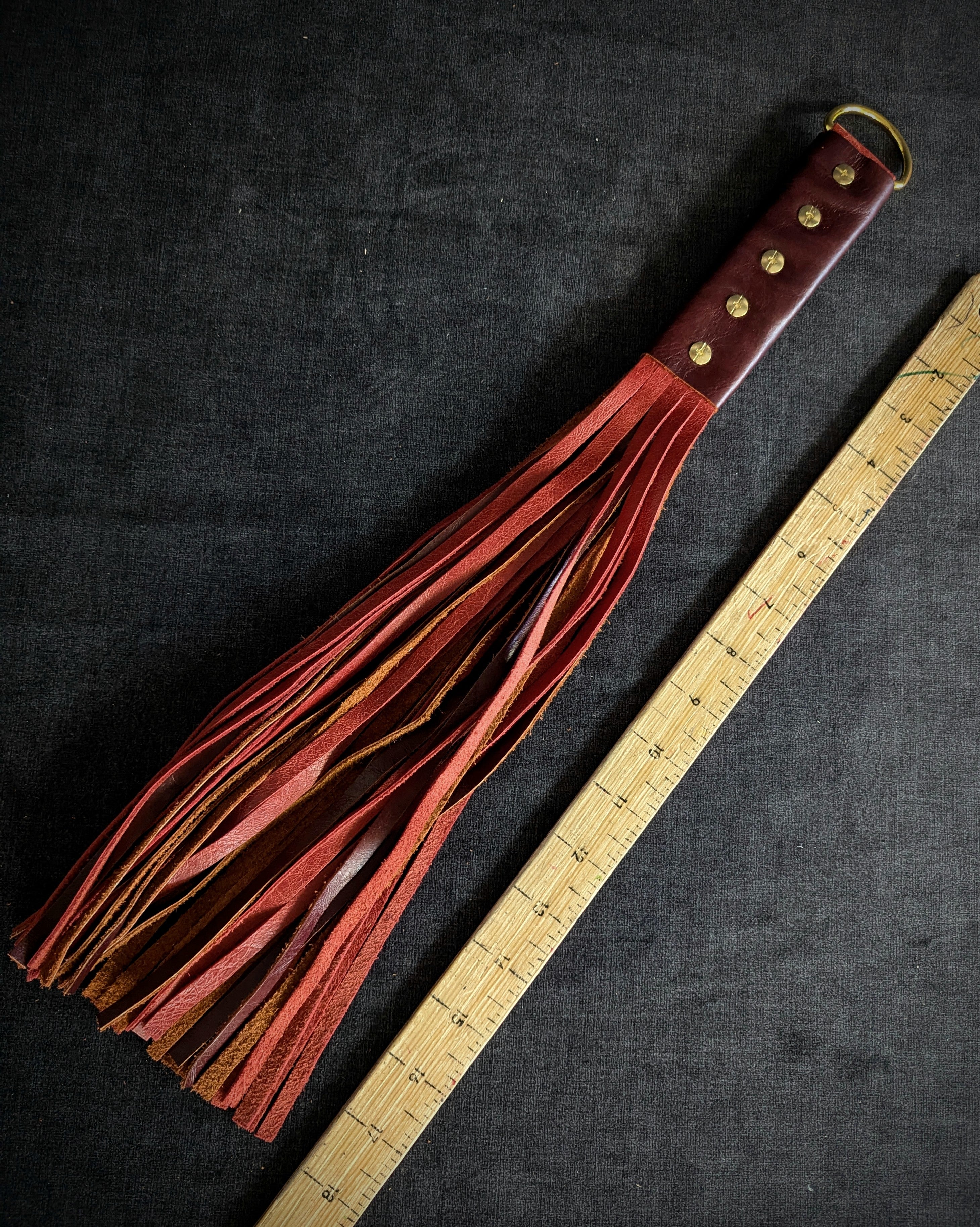 Flogger en cuir 18 po - rouge profond